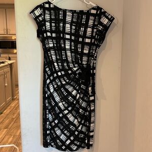 Gabby Skye Black/Ivory Abstract Print Ruched Side Tie Stretch Jersey Dress